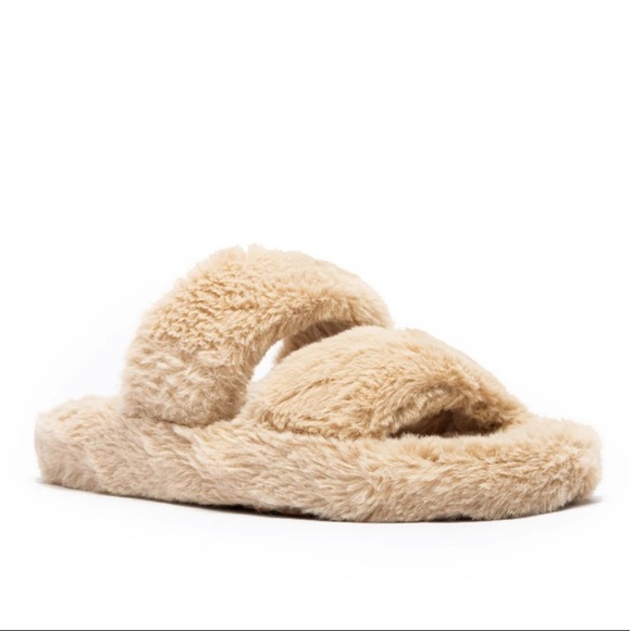 Fuzzy Slippers - Oatmeal - Picture 3 of 5